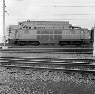 854288 Afbeelding van een electrische locomotief reeks 15 van de N.M.B.S. (voor het trekken van de T.E.E. Étoile du ...